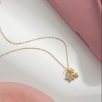 The Daisy Bee Necklace (PVD)