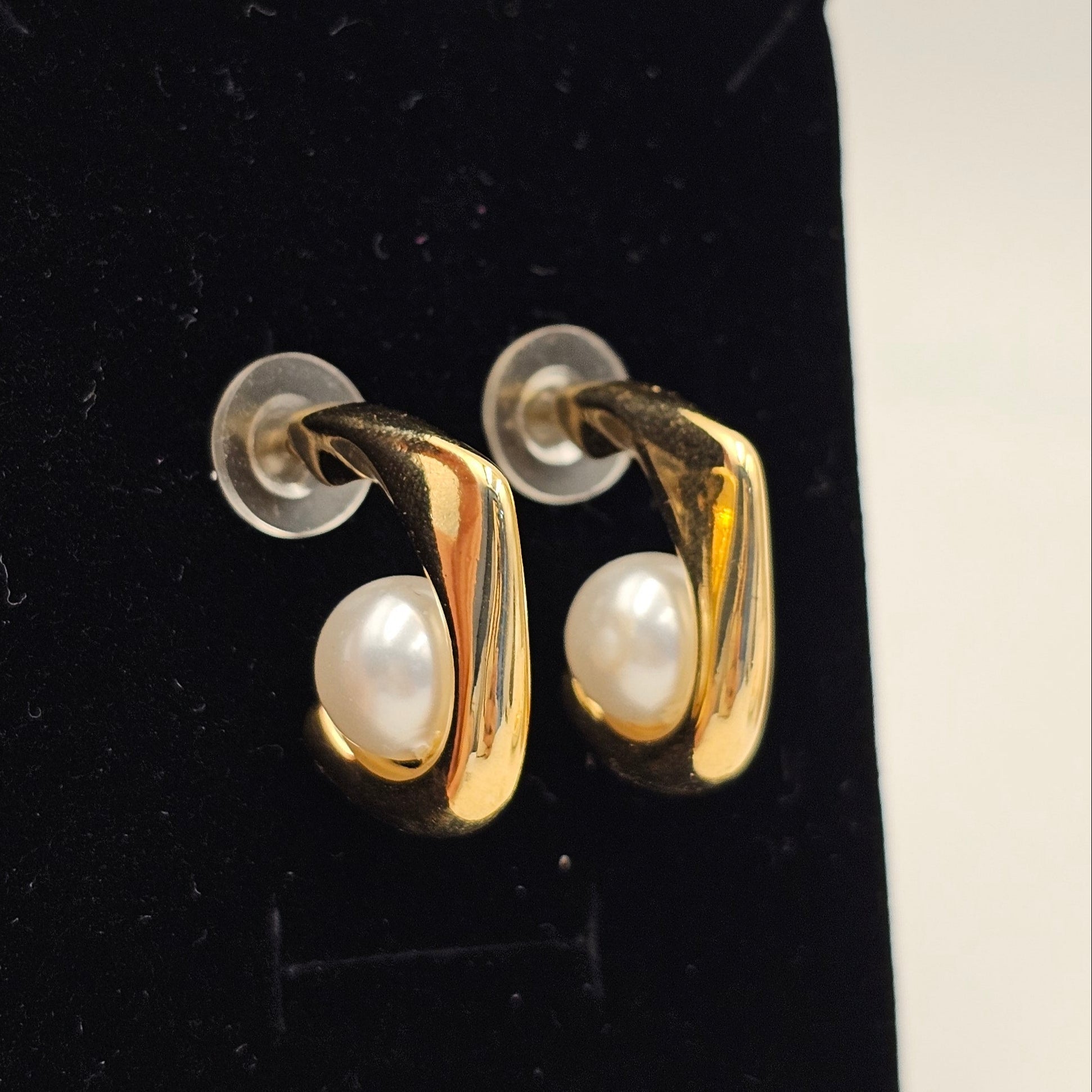 Pearl Arc Hoop (Freshwater Pearls) - Mummshi